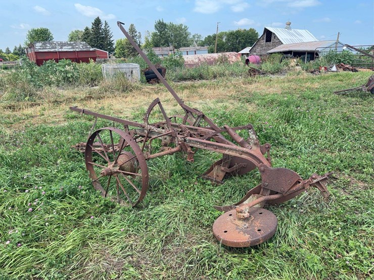 international-harvester-two-bottom-pull-type-moldboard-plow-image-4