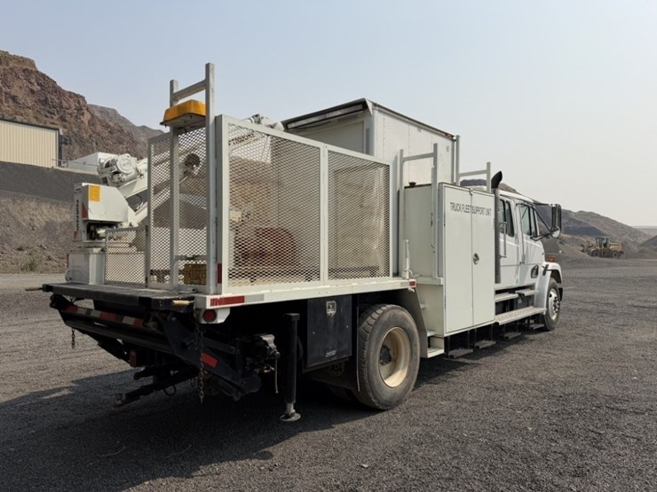 2002-freightliner-fl70-image-5