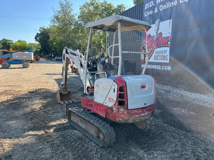 2017-takeuchi-tb216-image-4