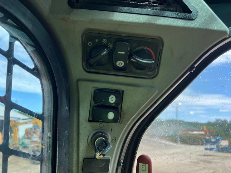 2017-caterpillar-262d-image-20