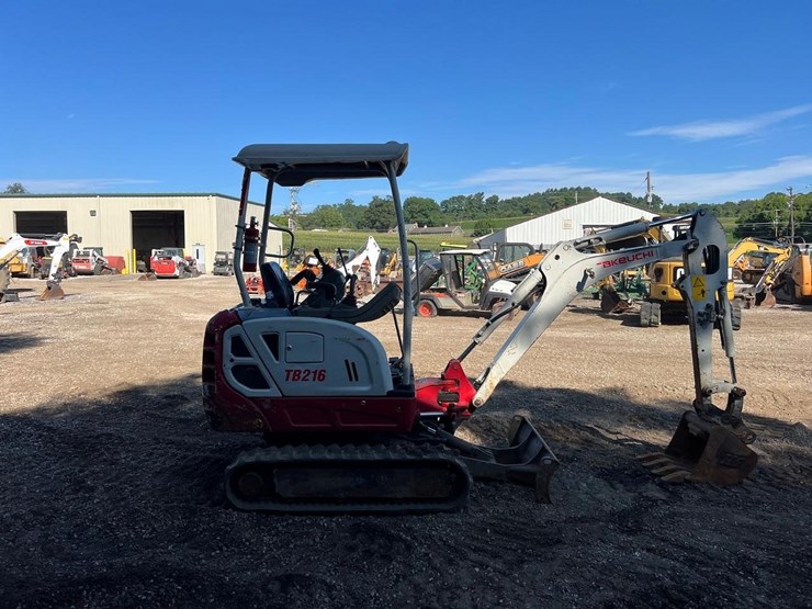 2017-takeuchi-tb216-image-7