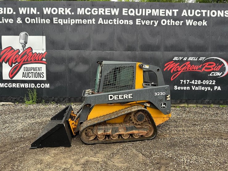2012-deere-323d-image-1