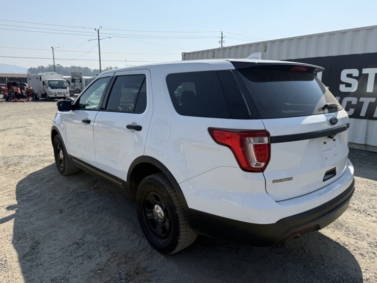 2016-ford-explorer-image-6