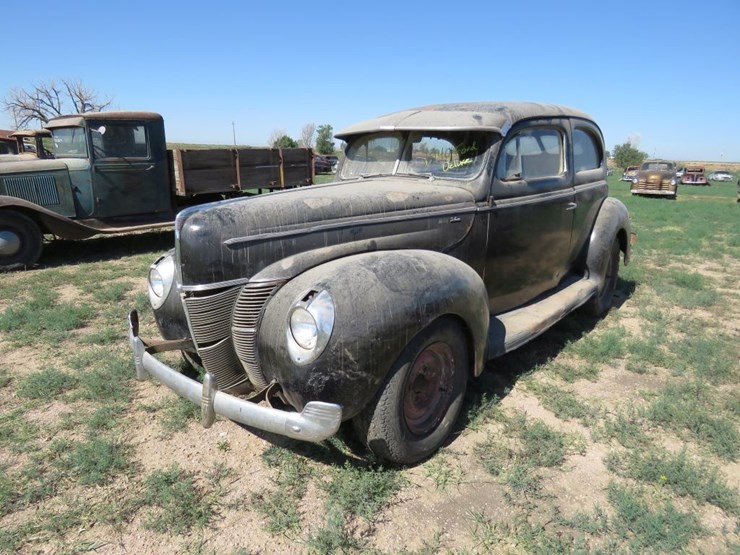1940-ford-tudor-deluxe-sedan-image-3