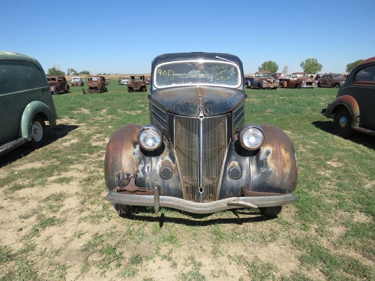 1936-ford-tudor-humpback-sedan-image-2