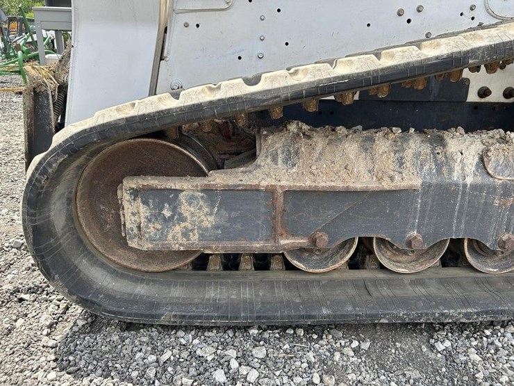 2022-bobcat-t770-image-24