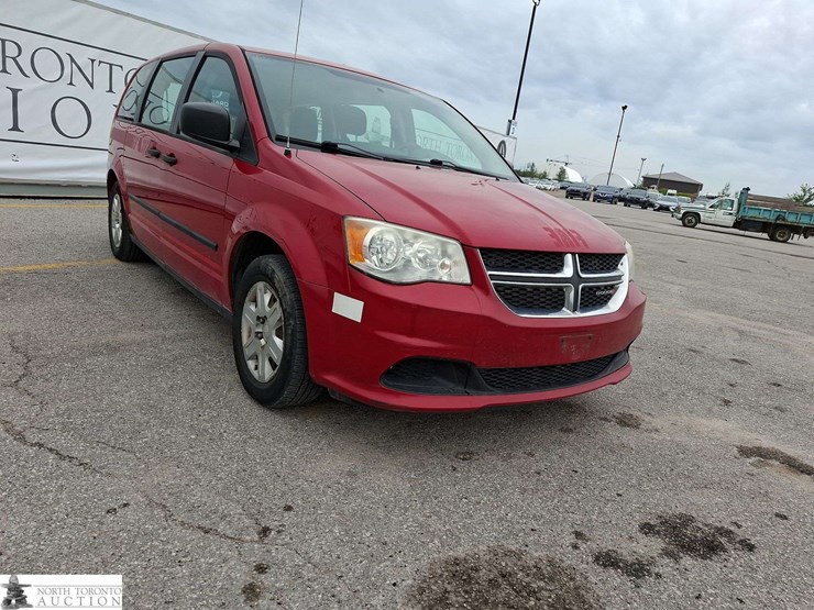 2013-dodge-grand-caravan-image-3