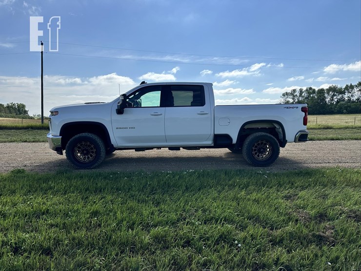 2021-chevrolet-silverado-2500hd-lt-image-4