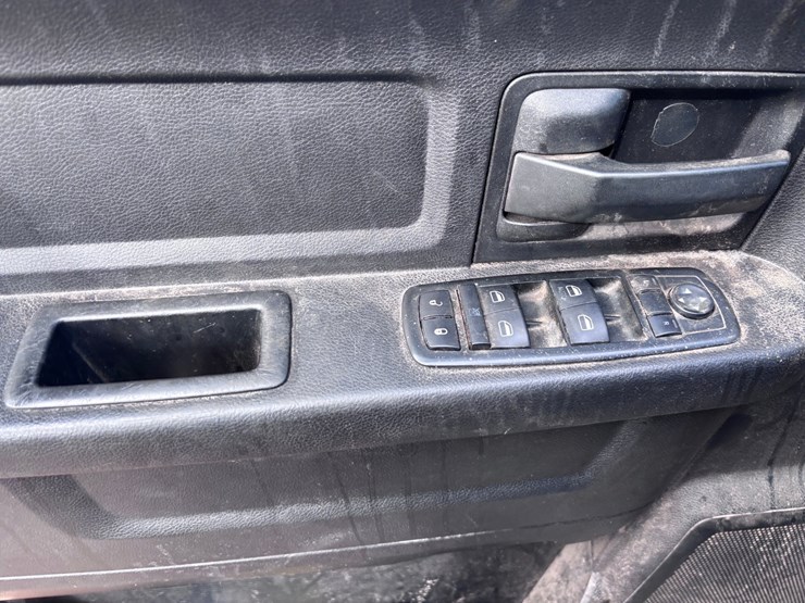 2015-dodge-ram-1500-image-12