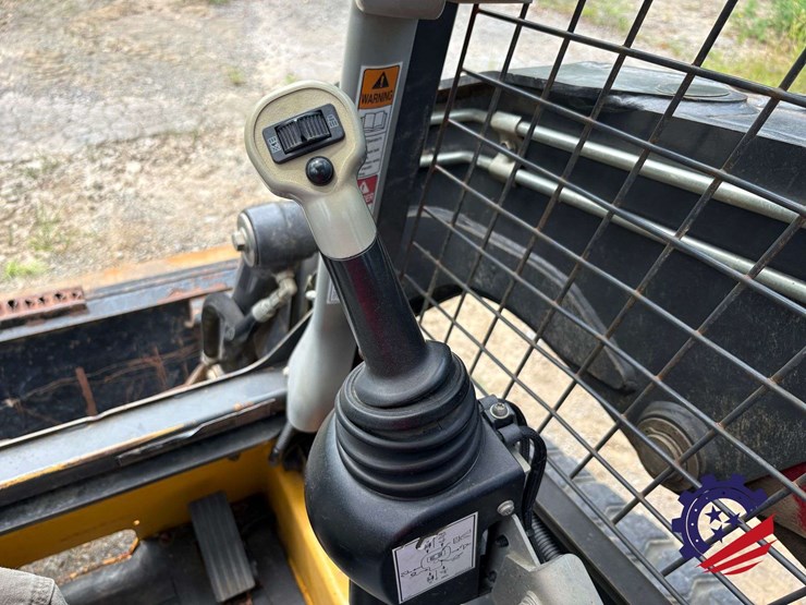 new-holland-c227-image-46