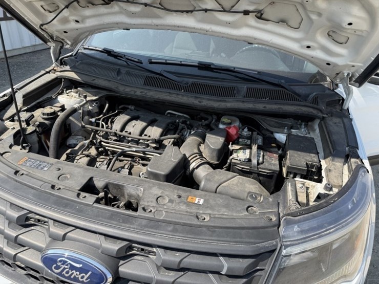 2016-ford-explorer-image-15
