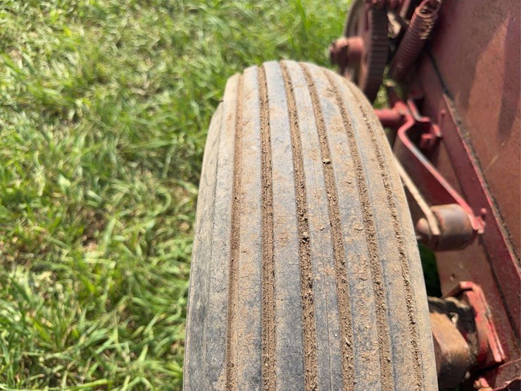 international-harvester-horse-drawn-manure-spreader-image-13