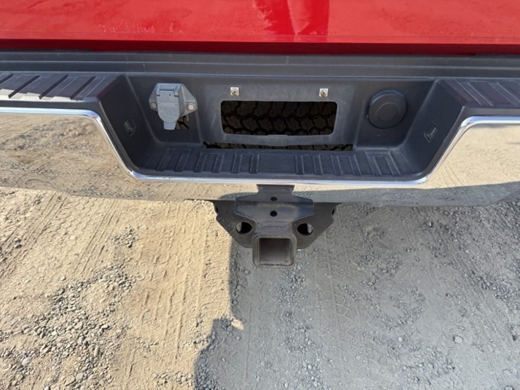 2016-gmc-sierra-2500-crew-cab-4x4-pickup-image-12