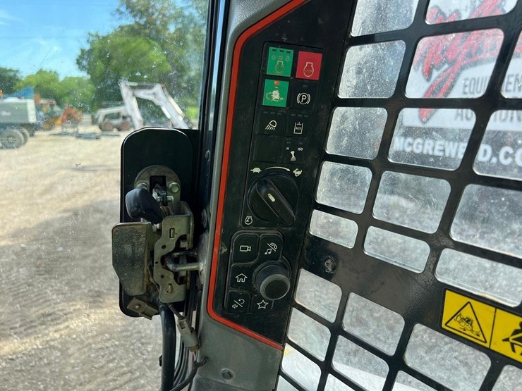 2021-bobcat-t66-image-23