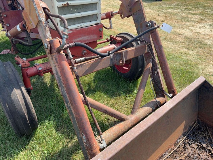 farmall-340-gas-with-loader-image-10