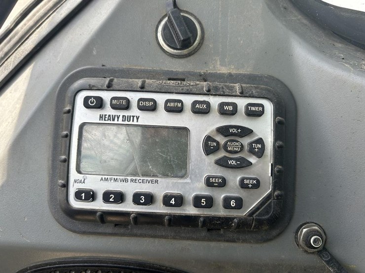 2022-bobcat-t770-image-16