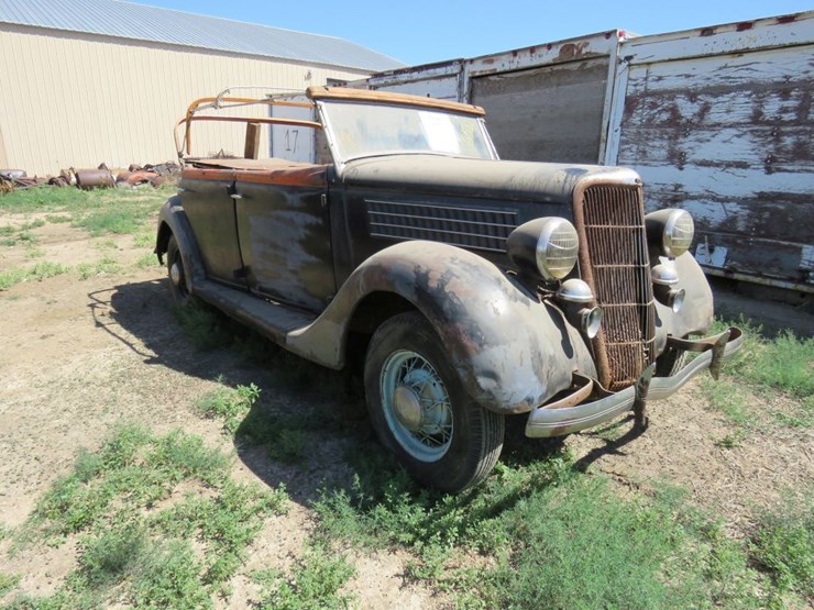 1935-ford-4dr-phaeton-image-3