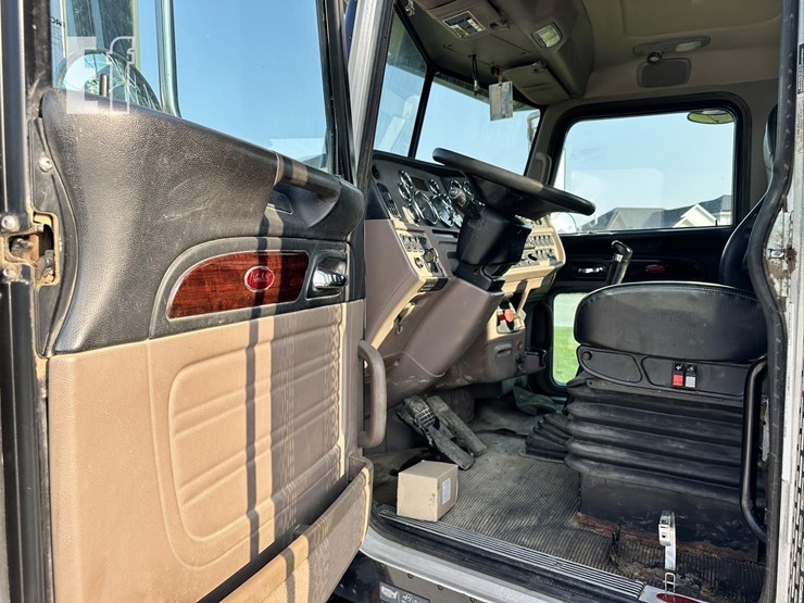 2012-peterbilt-386-image-40