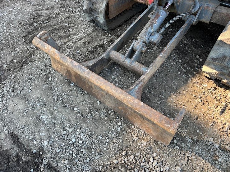 2017-takeuchi-tb216-image-12