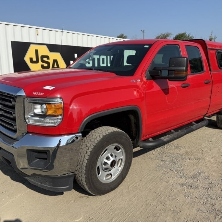 2016 GMC Sierra 2500 Crew Cab 4X4 Pickup