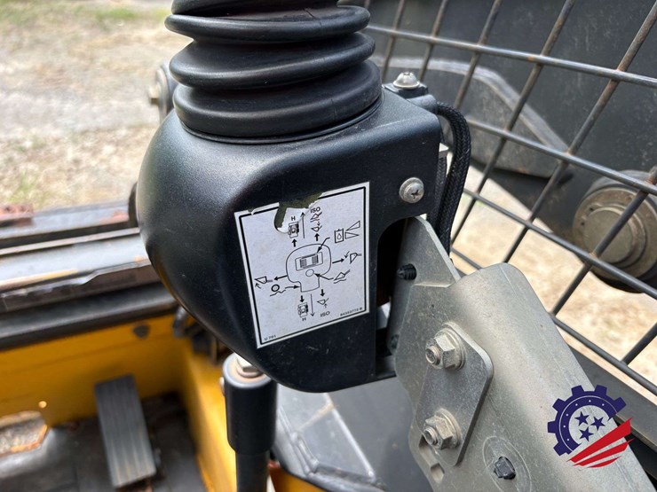 new-holland-c227-image-51