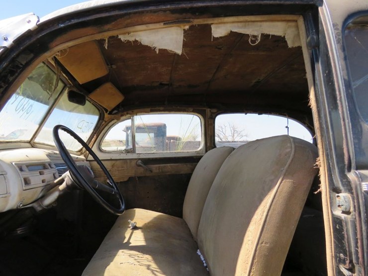 1940-ford-tudor-deluxe-sedan-image-9