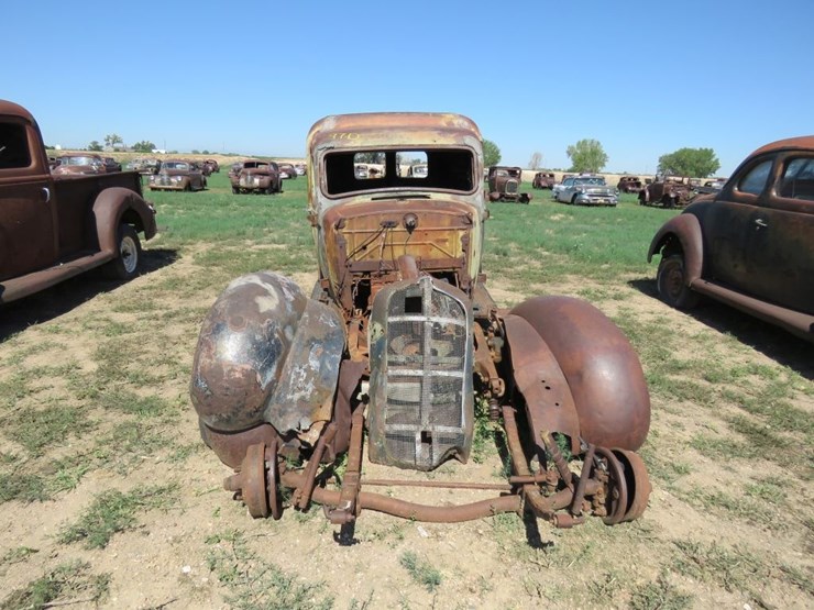 1933-4-dodge-humpback-panel-truck-image-2