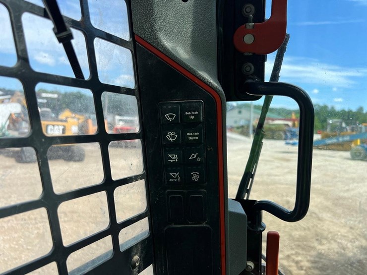 2021-bobcat-t66-image-26