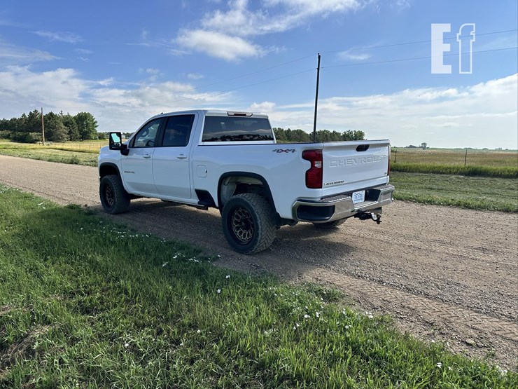 2021-chevrolet-silverado-2500hd-lt-image-6