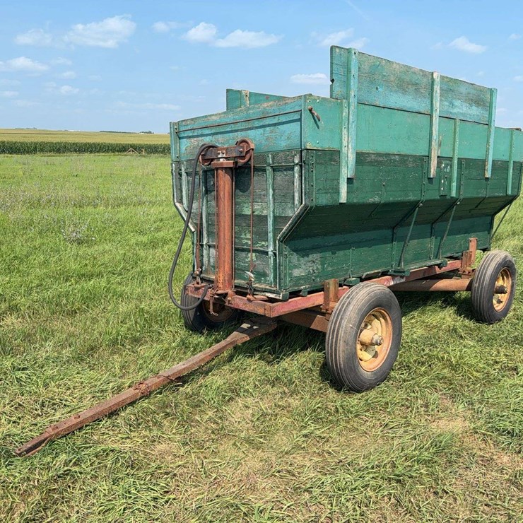 John Deere Running Gear and Flare Box Wagon with Simonsen Hoist