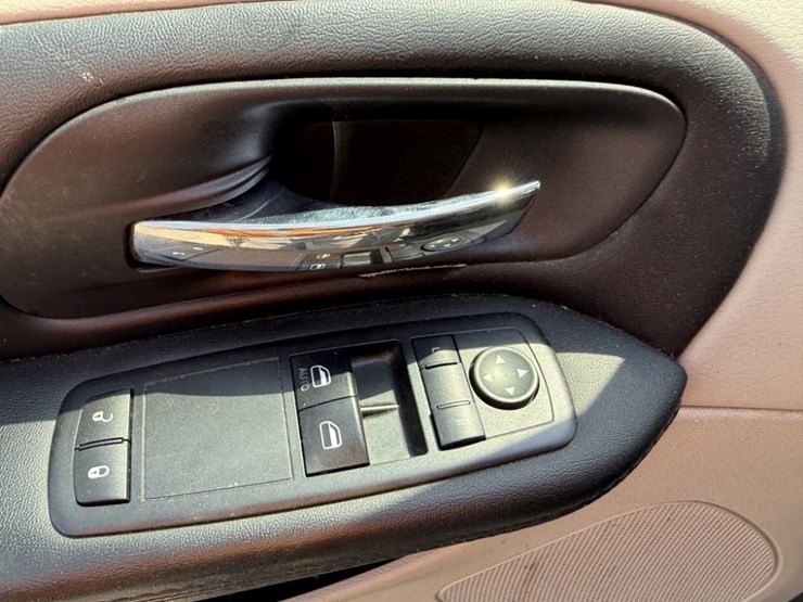 2015-dodge-grand-caravan-image-25