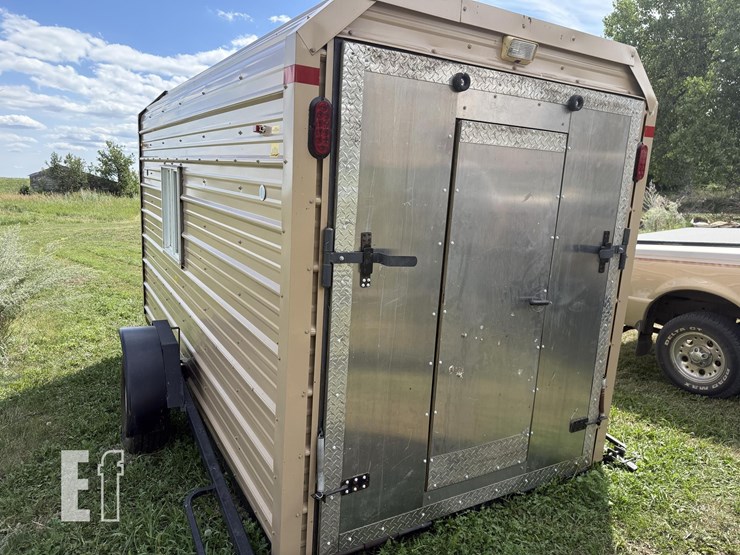 dak-shack-portable-fish-house-image-5
