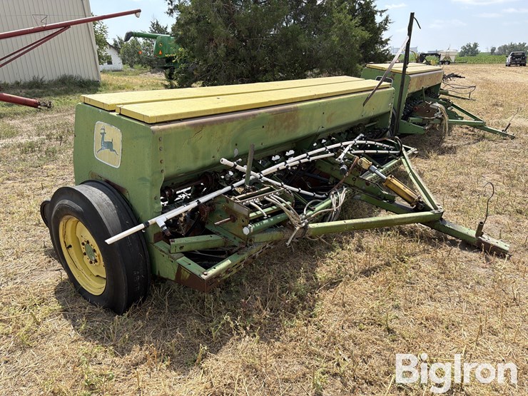 john-deere-8300-image-3
