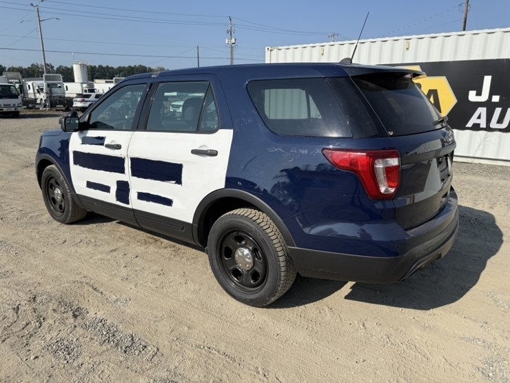 2017-ford-explorer-image-6