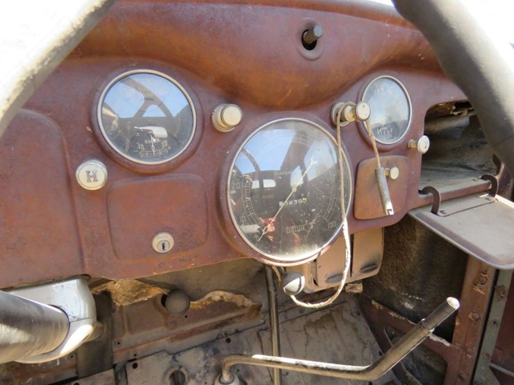 1935-dodge-tudor-sedan-image-12