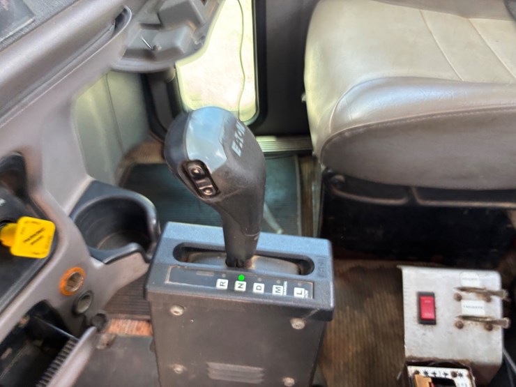 2015-peterbilt-379-image-7