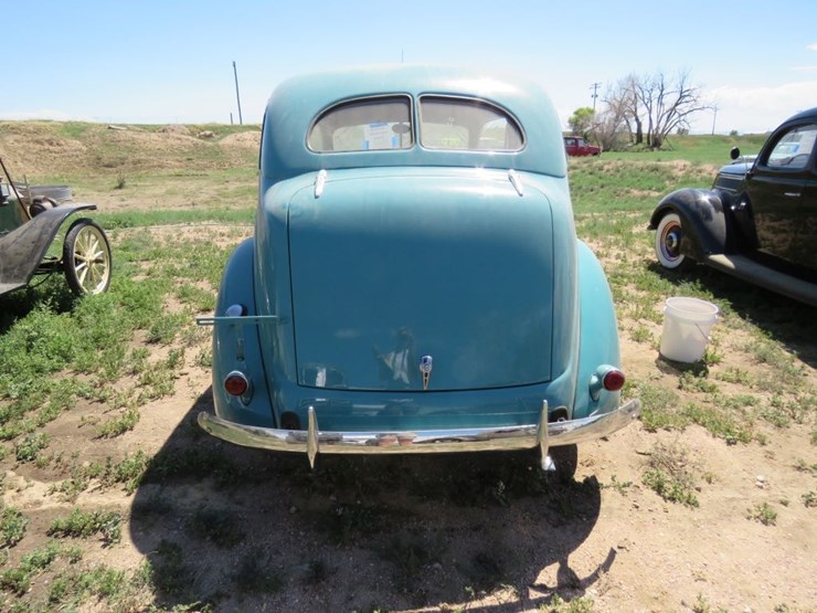 1937-ford-tudor-deluxe-sedan-image-9