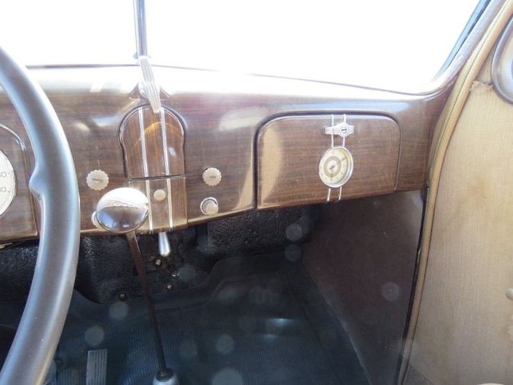 1937-ford-tudor-deluxe-sedan-image-28