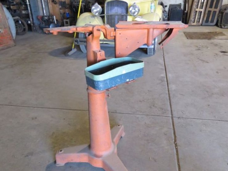 model-a-and-t-service-stand-image-1