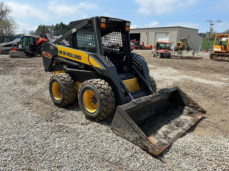 new-holland-l180-image-6