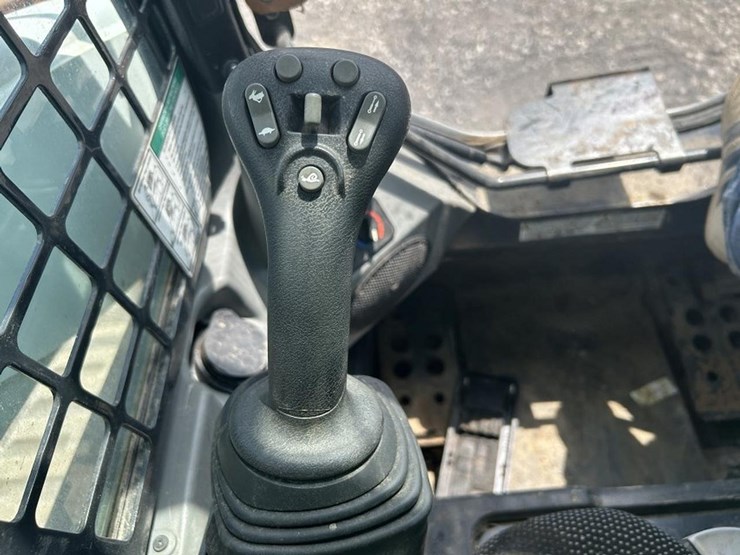 2022-bobcat-t770-image-21