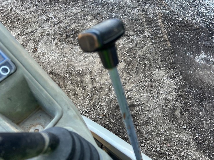 2017-takeuchi-tb216-image-21