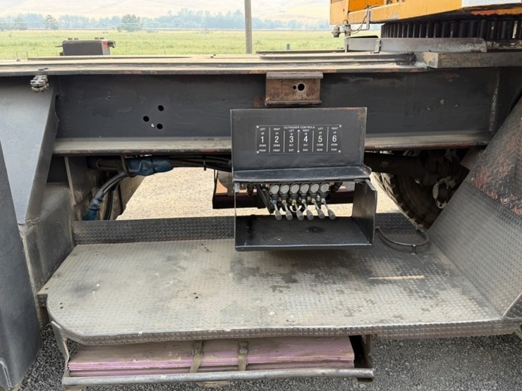 1966-grove-tm225t-image-17