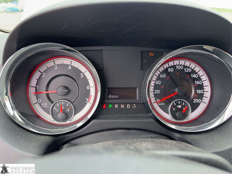 2013-dodge-grand-caravan-sxt-image-12