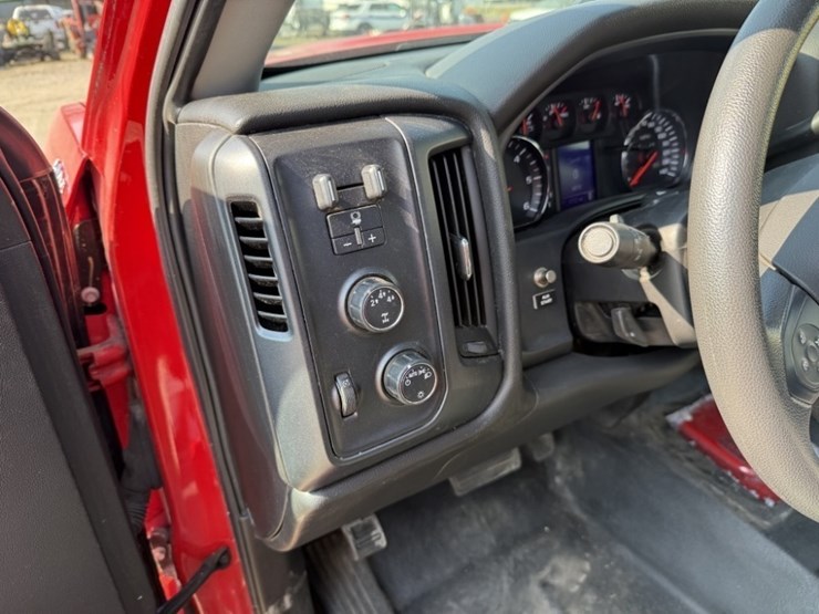 2016-gmc-sierra-2500-crew-cab-4x4-pickup-image-22