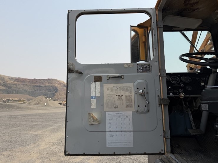 1966-grove-tm225t-image-61