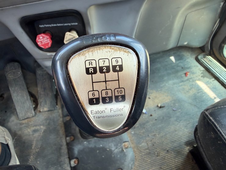 2008-peterbilt-365-image-20