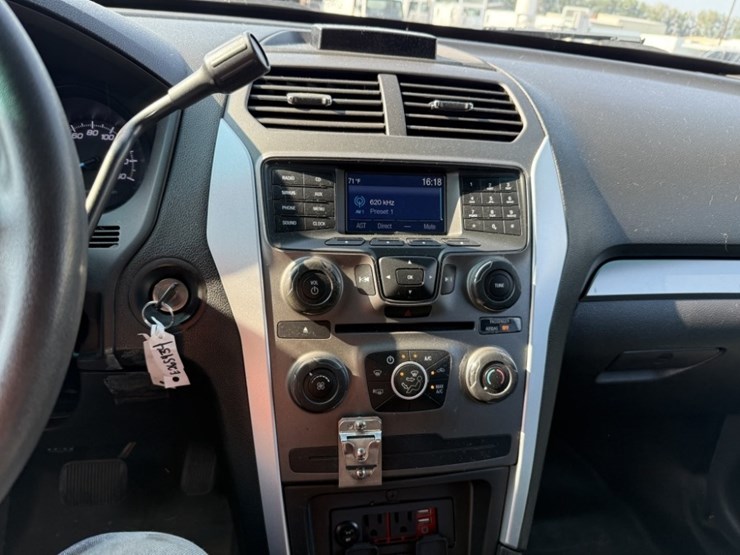 2015-ford-explorer-image-27