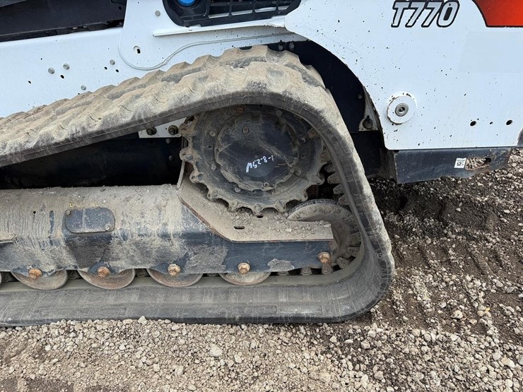 2022-bobcat-t770-image-19