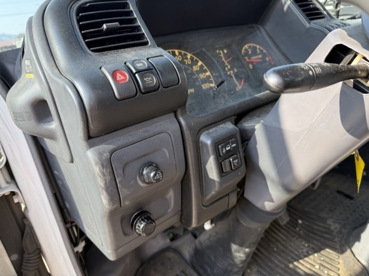 2007-gmc-w5500hd-image-28